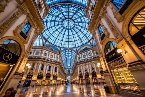 Milano je drugi najnaseljeniji grad u Italiji i glavni grad Lombardije