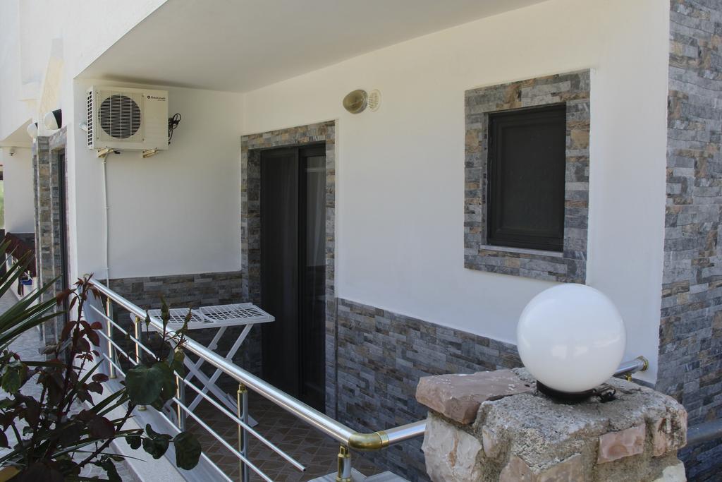 Hotel Ilio Ksamil Albanija manja terasa