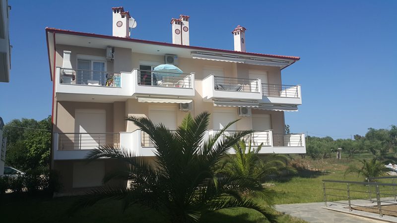 Vila Finikas garden leto